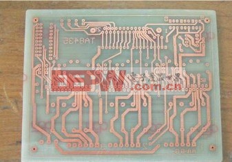 SMT贴片设备主要是做什么的?(图1)