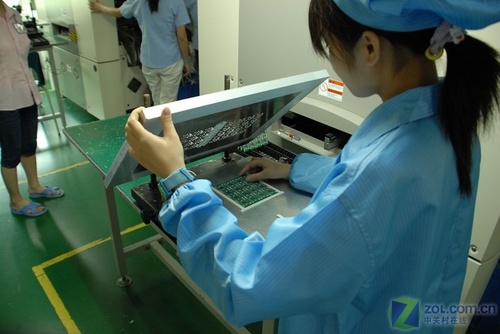 一片薄膜取代复杂线路:柔性PCB如何驱动电子设备微型化革命(图1)